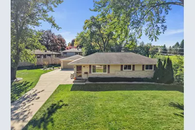 N87W18225  Queensway -, Menomonee Falls, WI 53051 - Photo 4