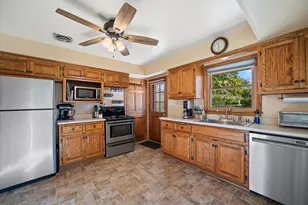 N87W18225 Queensway -, Menomonee Falls, WI 53051 - Photo 20