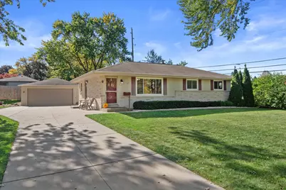 N87W18225  Queensway -, Menomonee Falls, WI 53051 - Photo 2