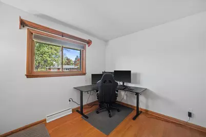 N87W18225  Queensway -, Menomonee Falls, WI 53051 - Photo 10