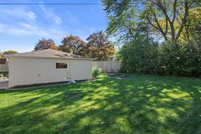 N87W18225  Queensway -, Menomonee Falls, WI 53051 - Photo 30
