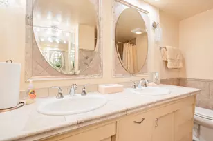 1610 N Prospect Ave, Milwaukee, WI 53202 - Photo 14