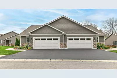 317  Trailview Xing #15, Racine, WI 53185 - Photo 2