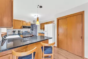 2520 Amber Ln, Racine, WI 53406 - Photo 14