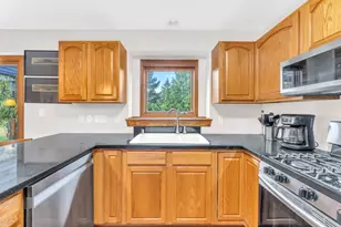 2520 Amber Ln, Racine, WI 53406 - Photo 10