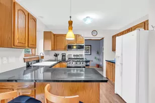 2520 Amber Ln, Racine, WI 53406 - Photo 8