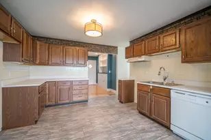 5008 N 104th St, Milwaukee, WI 53225 - Photo 10