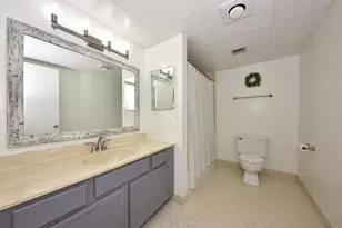 1633 N Prospect Ave, Milwaukee, WI 53202 - Photo 18