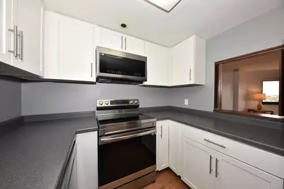 1633 N Prospect Ave #10C, Milwaukee, WI 53202 - Photo 12