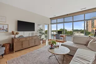 1550 E Royall Pl, Milwaukee, WI 53202 - Photo 6