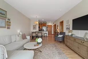 1550 E Royall Pl, Milwaukee, WI 53202 - Photo 4