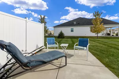 415  Cadence Cir, Lake Geneva, WI 53147 - Photo 30