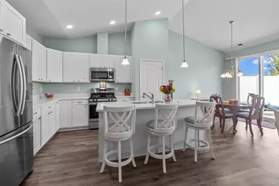 415  Cadence Cir, Lake Geneva, WI 53147 - Photo 8