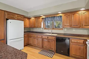 2601 Oakwood Cir, Oshkosh, WI 54904 - Photo 6