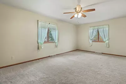 2601  Oakwood Cir, Oshkosh, WI 54904 - Photo 18