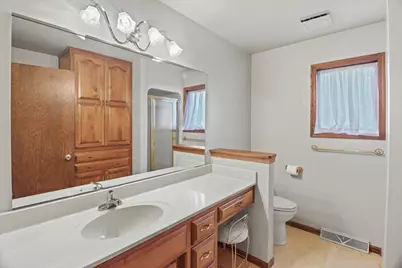 2601  Oakwood Cir, Oshkosh, WI 54904 - Photo 20