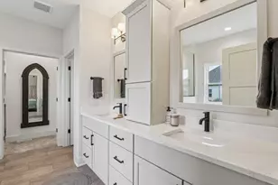 W198N4955 Hickory St, Menomonee Falls, WI 53051 - Photo 36