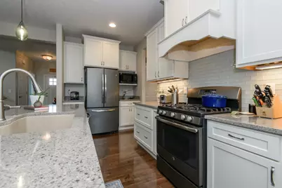 351  Stocks Dr, Delafield, WI 53018 - Photo 10