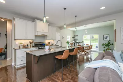 351  Stocks Dr, Delafield, WI 53018 - Photo 4