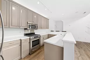 1515 N Van Buren St, Milwaukee, WI 53202 - Photo 12