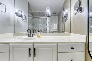 2525 S Shore Dr, Milwaukee, WI 53207 - Photo 16