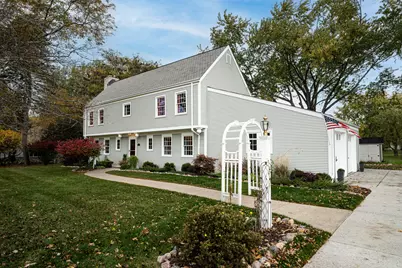 2412 W Chestnut Rd, Mequon, WI 53092 - Photo 2