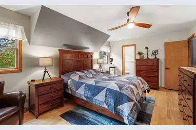 2412 W Chestnut Rd, Mequon, WI 53092 - Photo 18