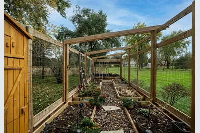 2412 W Chestnut Rd, Mequon, WI 53092 - Photo 38