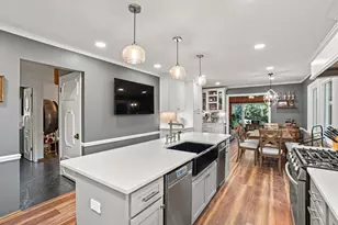 2412 W Chestnut Rd, Mequon, WI 53092 - Photo 8