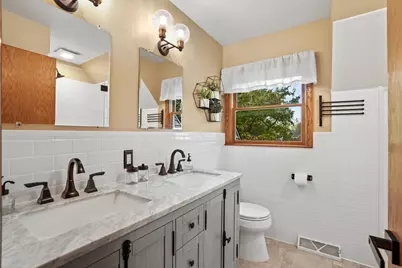 2412 W Chestnut Rd, Mequon, WI 53092 - Photo 26