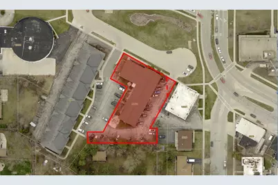 10045 W Lisbon Ave, Wauwatosa, WI 53222 - Photo 2