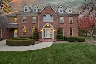 9254 W Wyndham Hills Ct, Franklin, WI 53132 - Photo 2