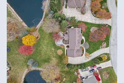 9254 W Wyndham Hills Ct, Franklin, WI 53132 - Photo 4