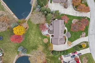 9254 W Wyndham Hills Ct, Franklin, WI 53132 - Photo 4