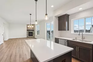 665 Mary Way, Slinger, WI 53086 - Photo 4