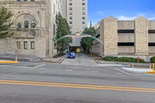 270 E Highland Ave, Milwaukee, WI 53202 - Photo 38