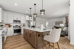 W251N2367 Valleyview Cir, Pewaukee, WI 53072 - Photo 8