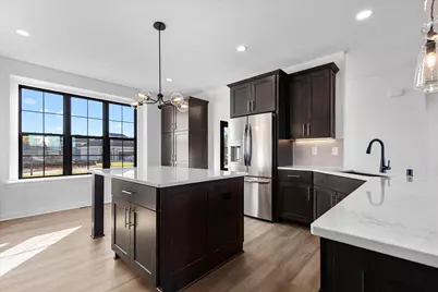 W251N2371  Valleyview Cir, Pewaukee, WI 53072 - Photo 4