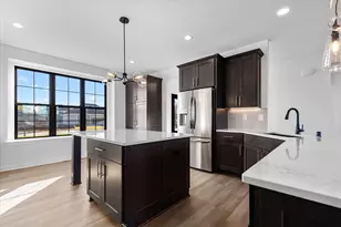 W251N2371 Valleyview Circle, Pewaukee, WI 53072 - Photo 4