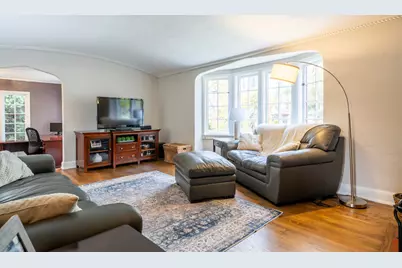 6110  Washington Cir, Wauwatosa, WI 53213 - Photo 6