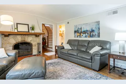 6110  Washington Cir, Wauwatosa, WI 53213 - Photo 8