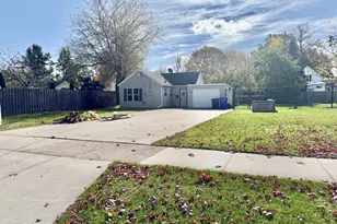 1519 E Harriet St, Appleton, WI 54915 - Photo 2