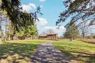 W398N8740  Amber Ln, Oconomowoc, WI 53036 - Photo 2