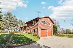 W398N8740 Amber Ln, Oconomowoc, WI 53036 - Photo 4