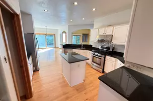 2340 Robbie Ct, Brookfield, WI 53005 - Photo 6