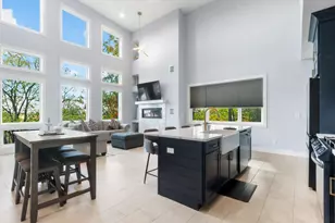 317 Crocus St, Delavan, WI 53191 - Photo 4