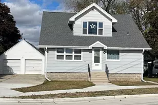 2152 Roosevelt Ave, Two Rivers, WI 54241 - Photo 1