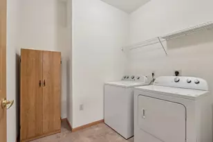 1275 Shadowood Cir, West Bend, WI 53095 - Photo 20