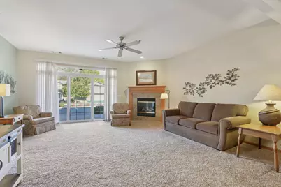 1275  Shadowood Cir #110, West Bend, WI 53095 - Photo 4