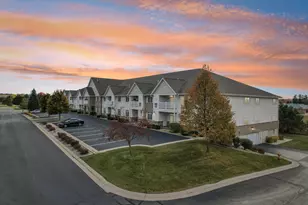 1275 Shadowood Cir, West Bend, WI 53095 - Photo 36